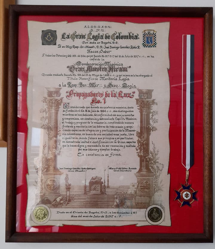 Condecoración dada a Log ∴ Propagadores de la Luz N°1